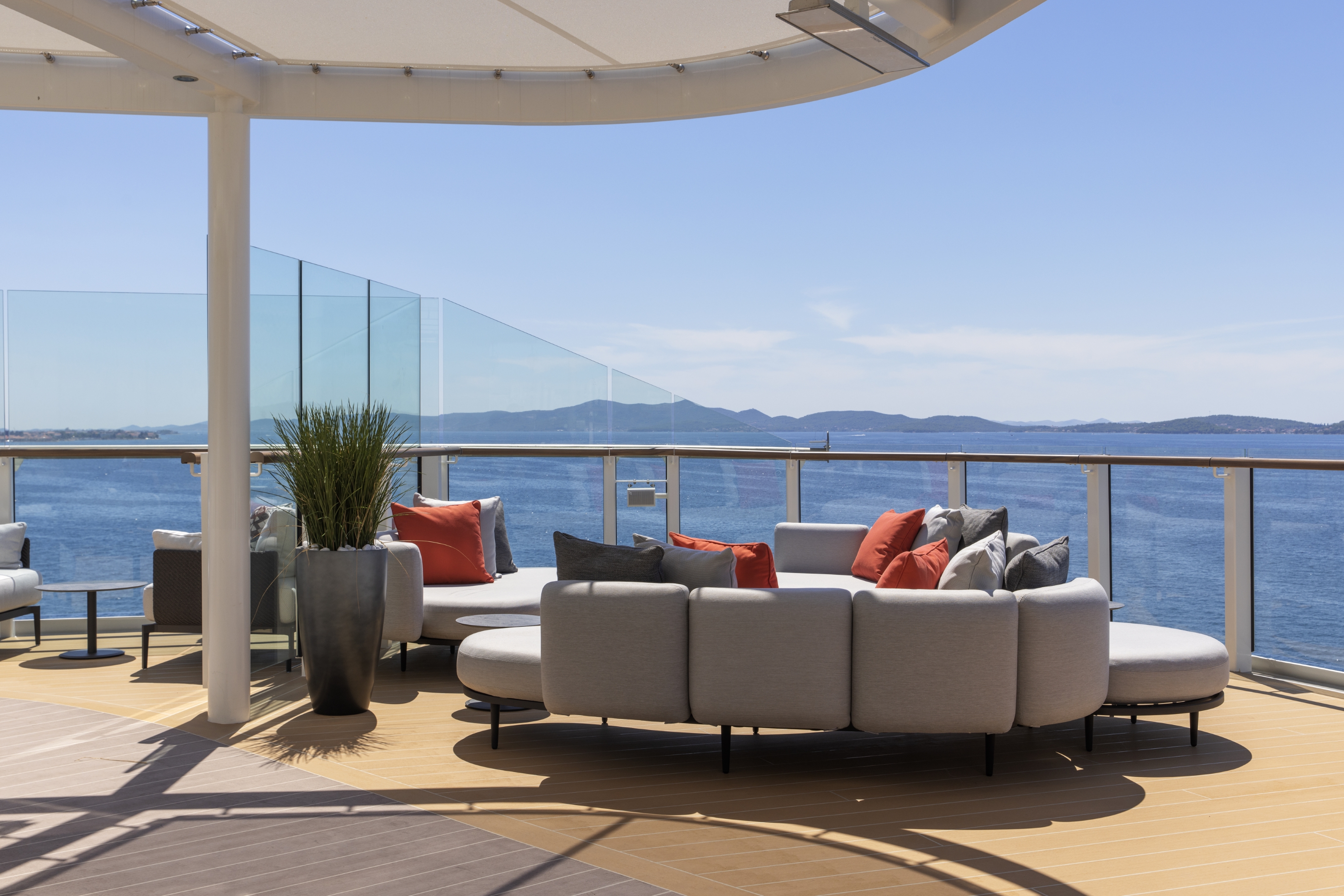 Silver Nova - The Dusk Bar